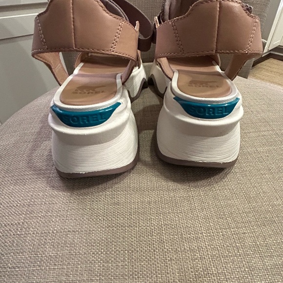 Sorel Women's Sandals in Tan and Cream - Picture 4 of 8